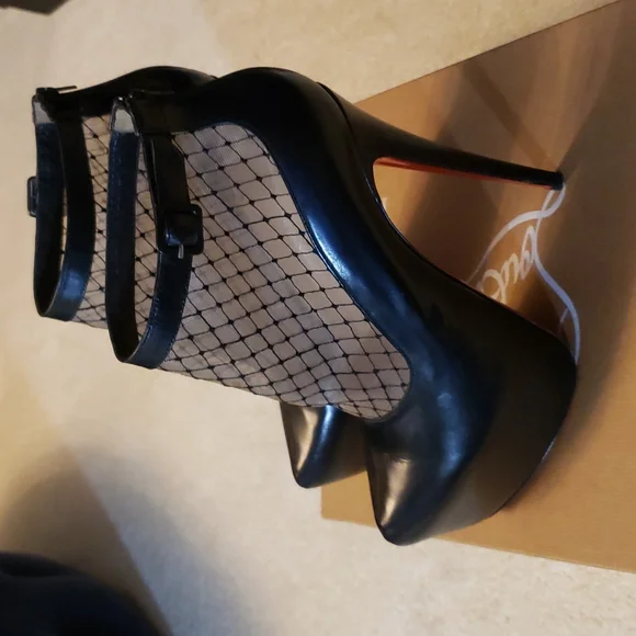 Christian Louboutin size 40 color Black leather 100% Authentic - Picture 16 of 17